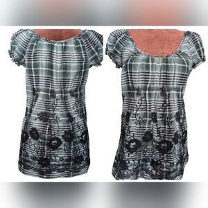 Max Studio Green plaid embroidered scoop-neck top size S